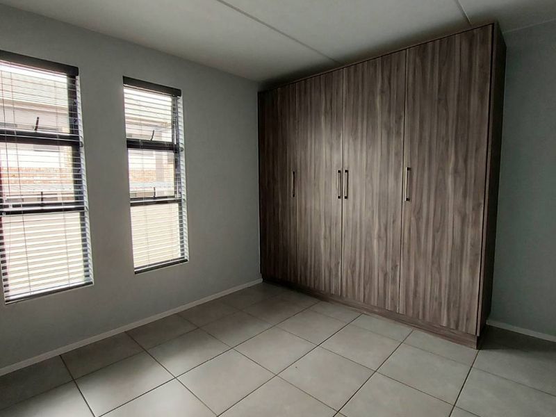 Neat Ground Floor Unit Available! - Photo 10