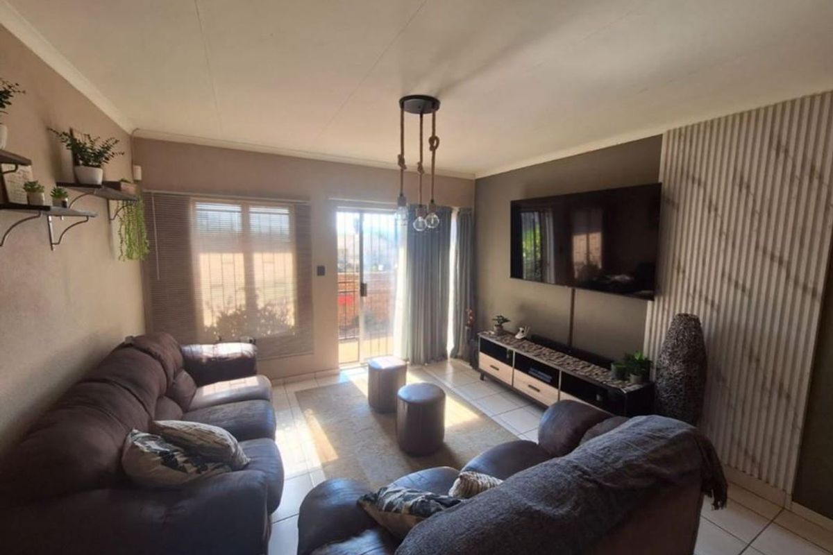3 Bedroom Townhouse - Photo 4
