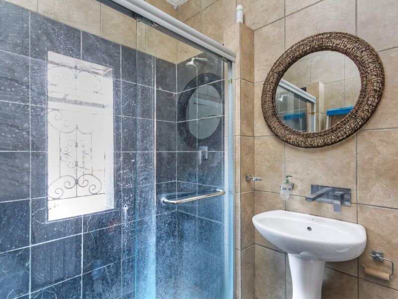 4 Bedroom 2 bathroom family home - Photo 7