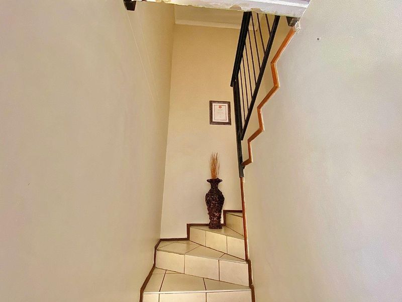 Charming Family Home in Secure Community - Photo 10