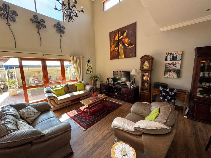 Dual Family Home and Potential Multi-Let - Photo 5