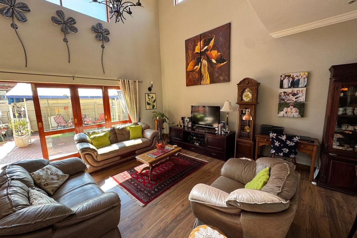 Dual Family Home and Potential Multi-Let - Photo 5