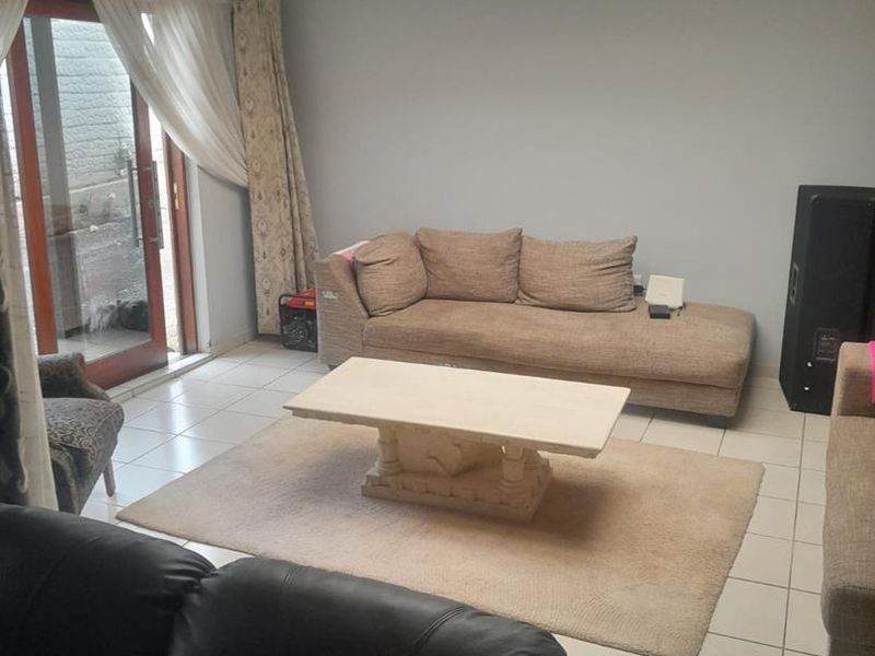 A big property in a prime location in kew - Photo 4