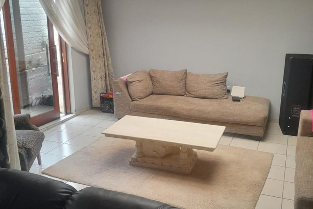 A big property in a prime location in kew - Photo 4