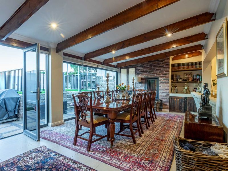Elegant Single-Story Oasis - Photo 3