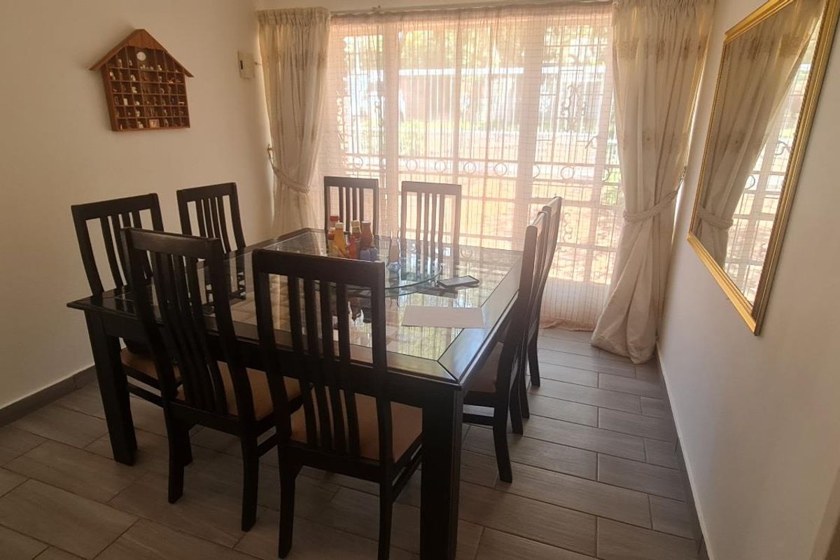 Spacious 4-Bedroom Family Home with Pool. - Photo 5