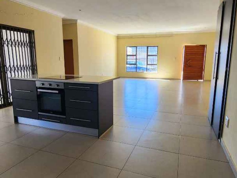 3 Bedroom House To Rent In The Orchards - Photo 2