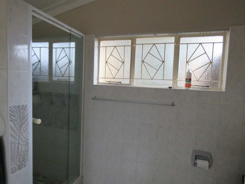 Ideal Family Haven: Spacious Home, Flat & Large Garage - Photo 10