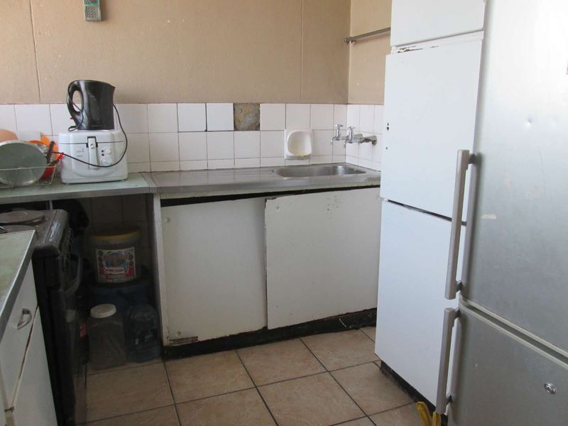 BEAUTIFUL AND NEAT [2] TWO BEDROOMS APARTMENT FOR SALE IN SUNNYSIDE [ JAN FE CELLIERS FLATS ] - Photo 5