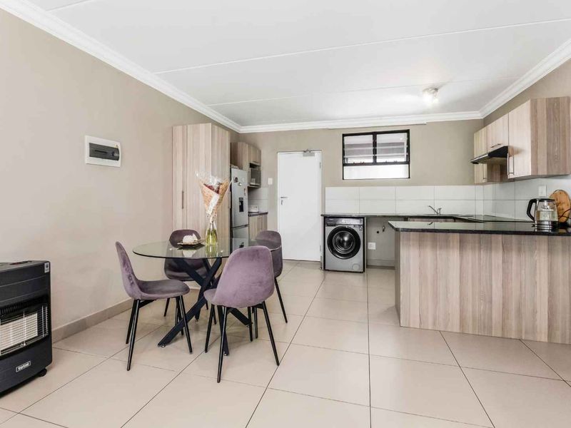 MODERN 2 BEDROOM 2 BATHROOM GARDEN APARTMENT FOR SALE - Photo 4