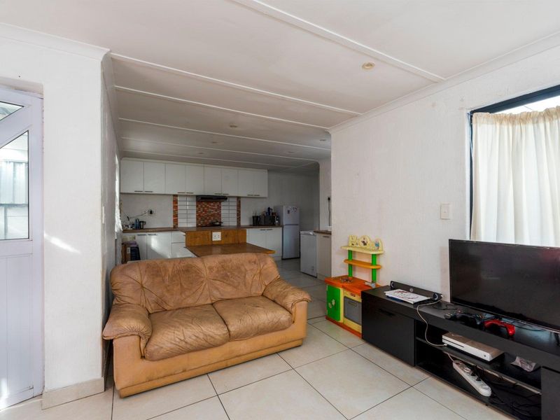 Cozy 3 Bedroom House. - Photo 7