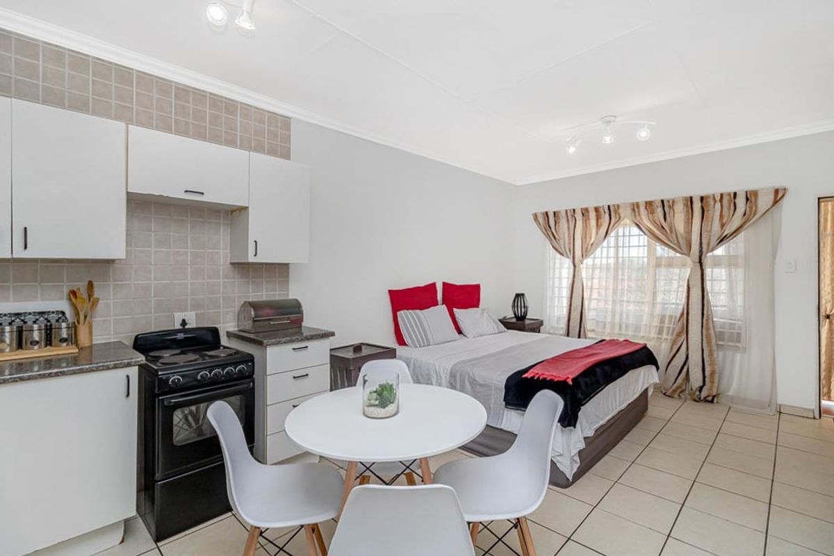 Bachelor Pad for sale in Windsor East - Photo 4