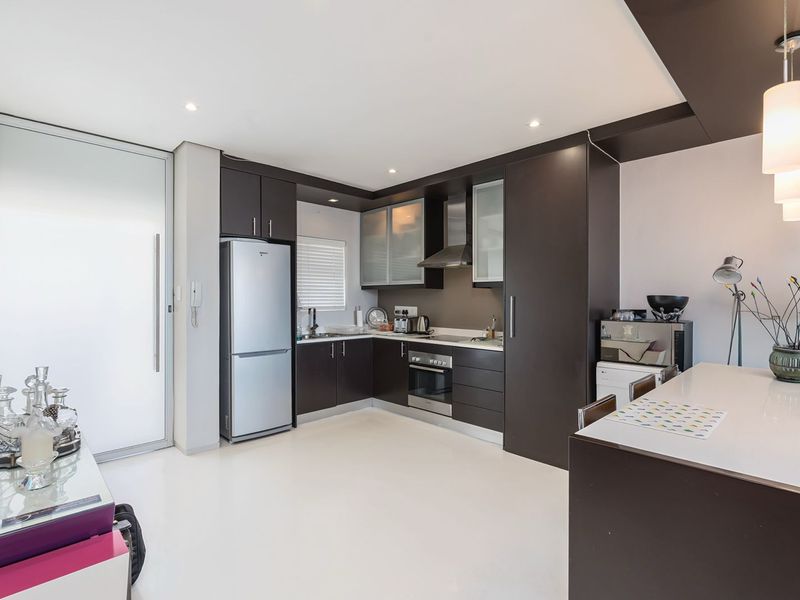 PRIME BANTRY BAY APARTMENT – OPPOSITE SAUNDERS ROCKS - Photo 5