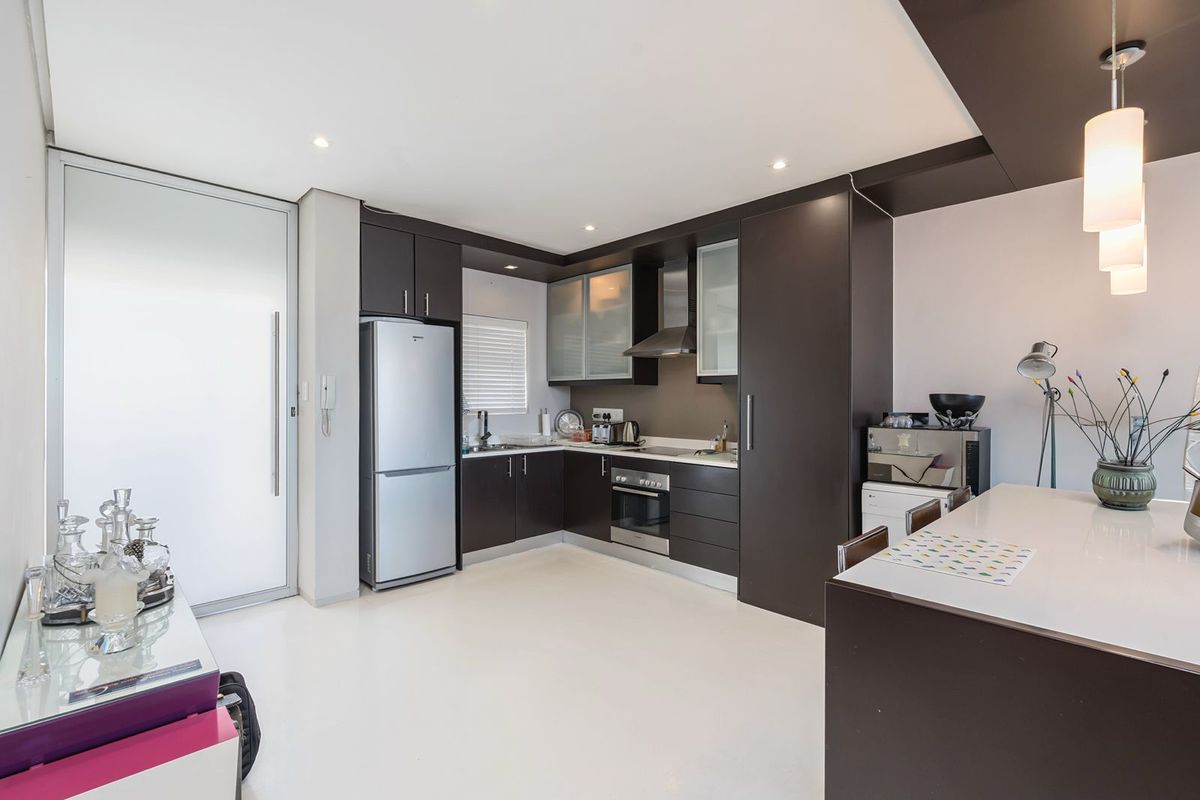 PRIME BANTRY BAY APARTMENT – OPPOSITE SAUNDERS ROCKS - Photo 5