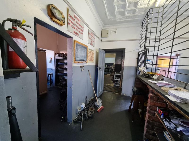 Commercial property - well maintained property - Photo 7