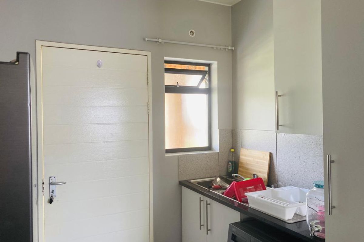 Modern Apartment Ground Floor Eagles@Riverside-R575 000 !! - Photo 5