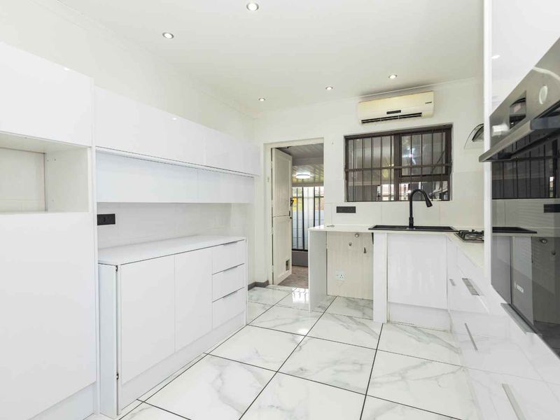 Charming 3-Bedroom Family Home in Protea Heights - Photo 5