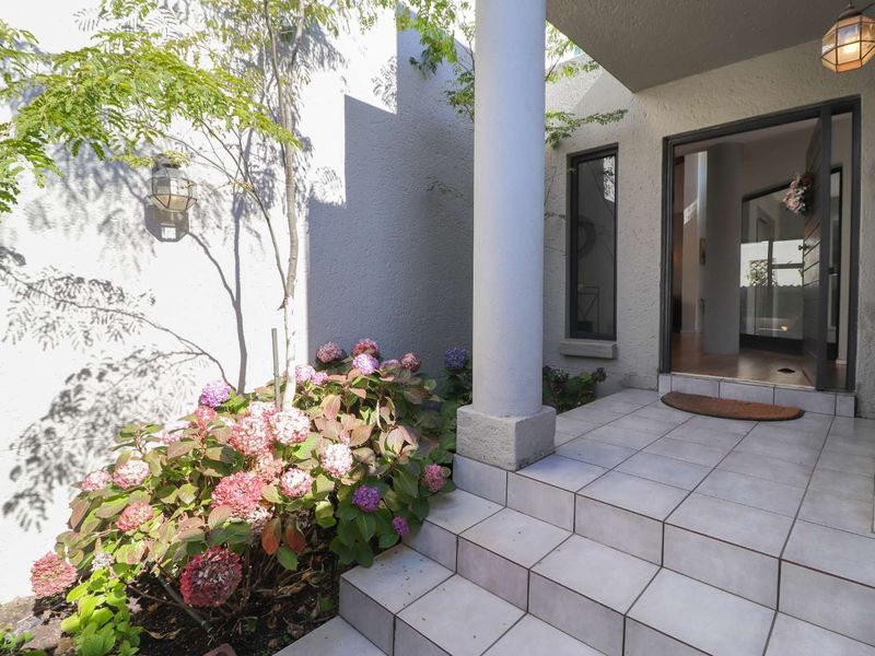 3 Bedroom Family Home / House to Rent in Fourways Gardens - Photo 4