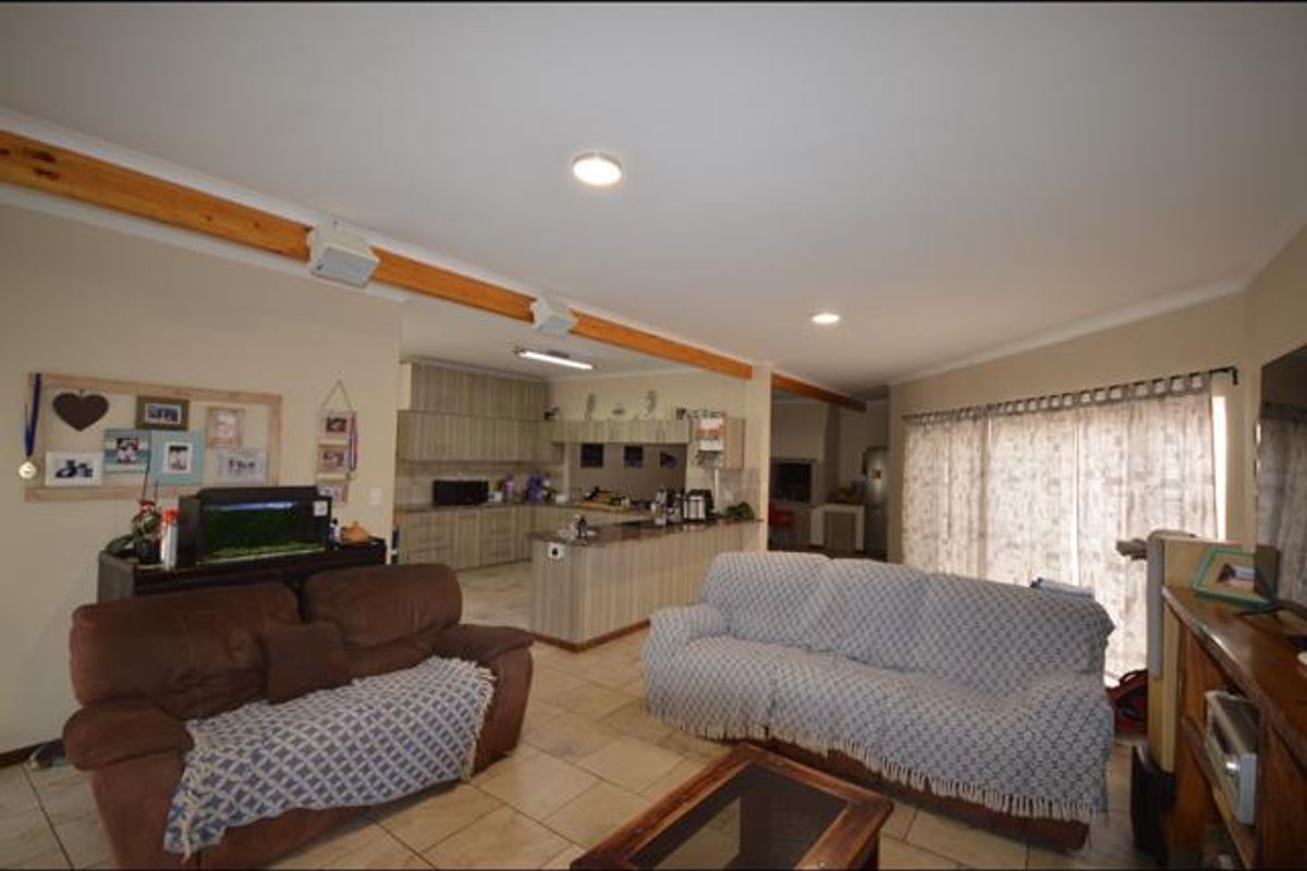 FREESTANDING HOME FOR SALE - HENTIESBAAI - Photo 4