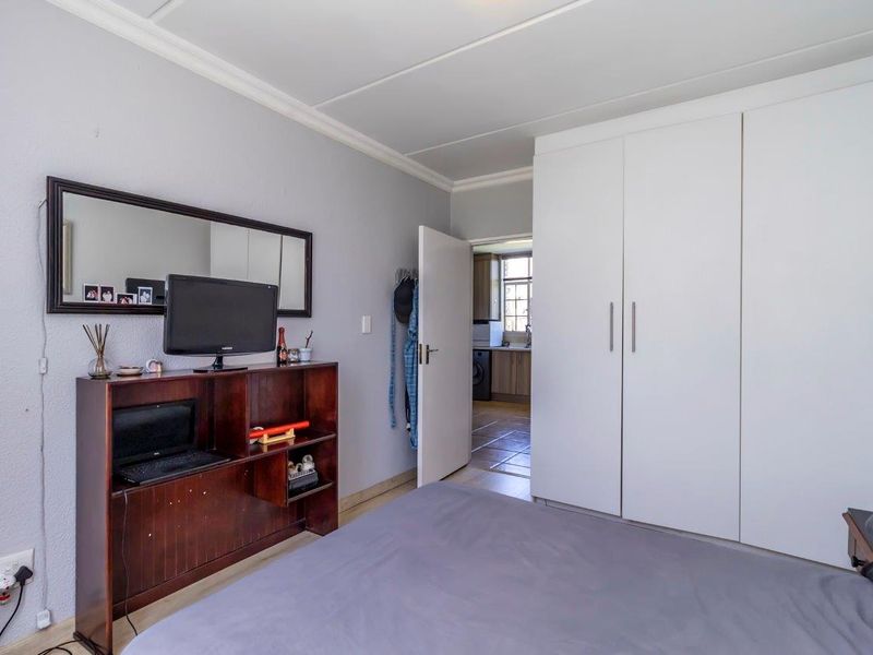 Well Priced Ground Floor Unit - Photo 9