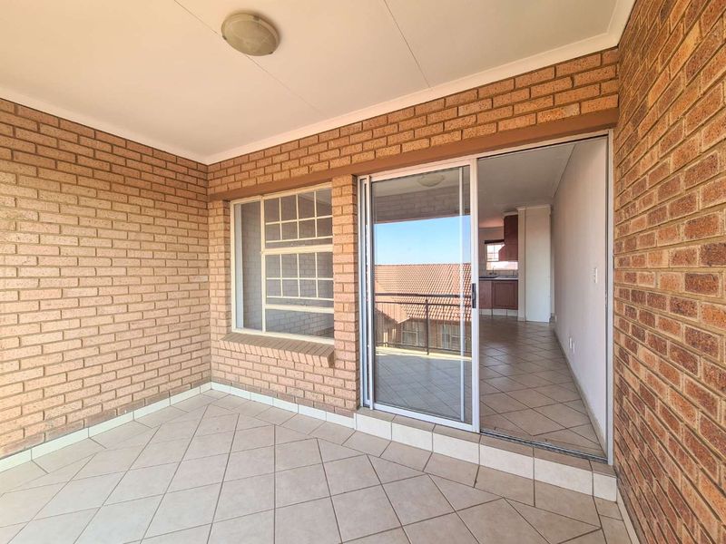 Loadshedding free area - A perfect lock up and go! - Photo 6