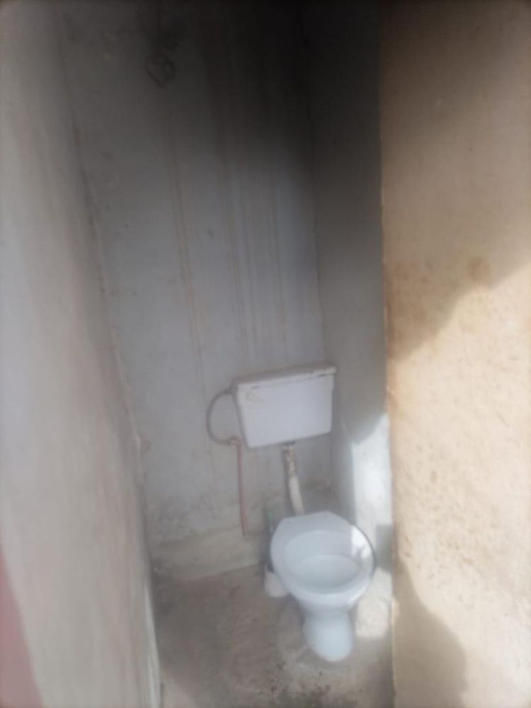 Each outside room has a toilet