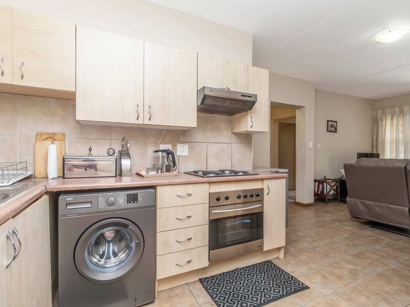 **Charming Ground Floor Unit for Rent in Sundowner**lovely 2 bedroom 2 bathroom ground floor unit. - Photo 6