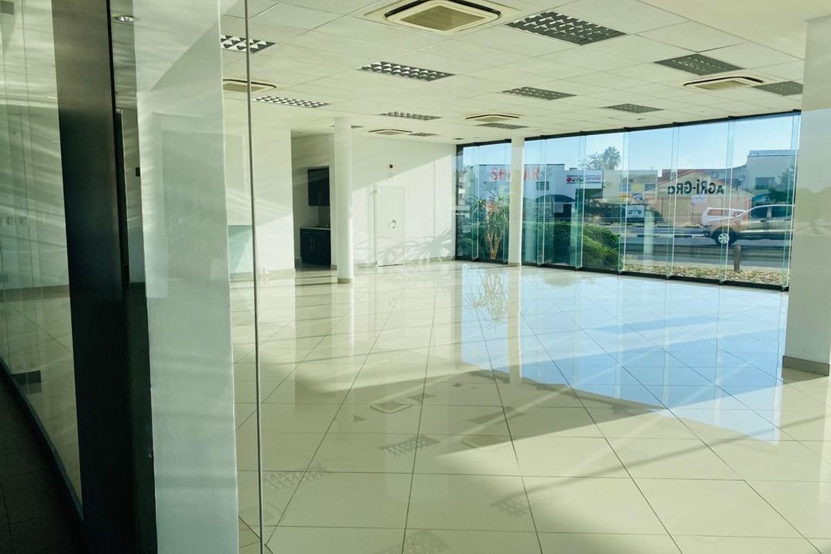 Showroom Space For Sale – South Port - Photo 3