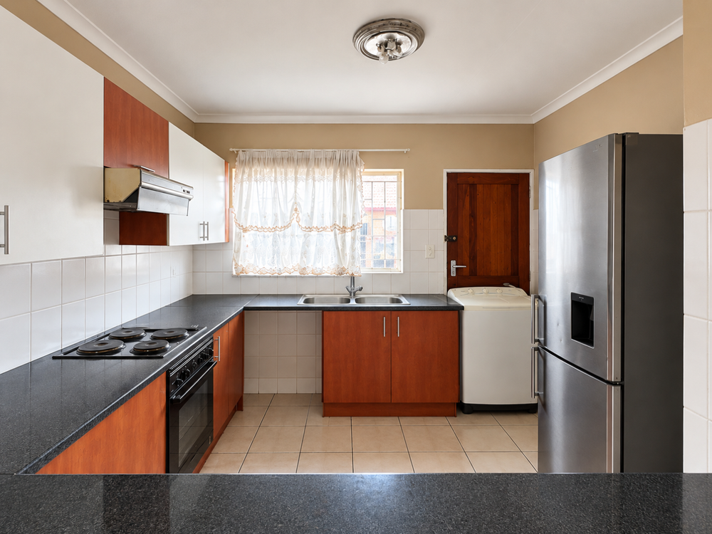 Kitchen ( AI Decluttered )