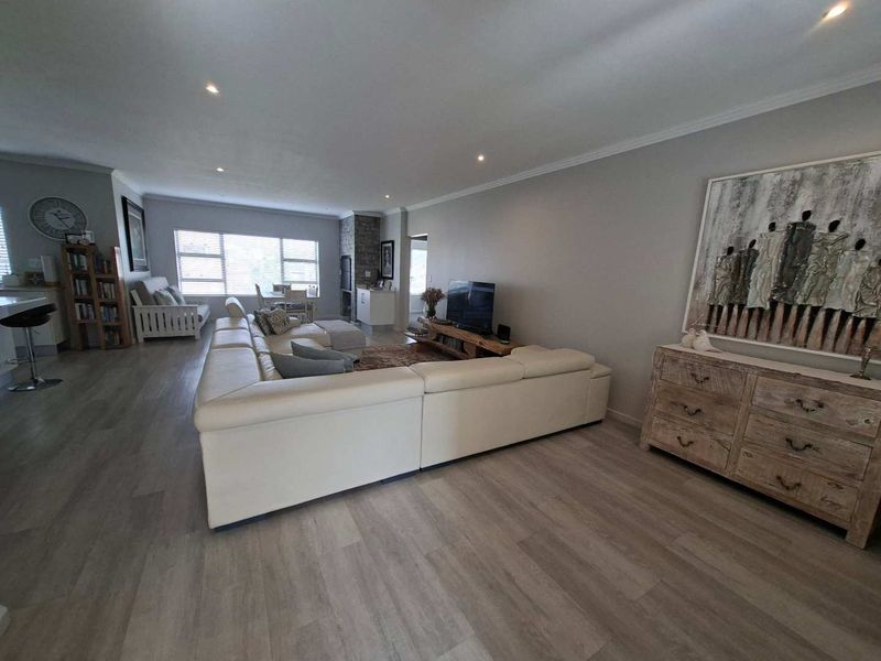 Exclusive retirement unit - Photo 5