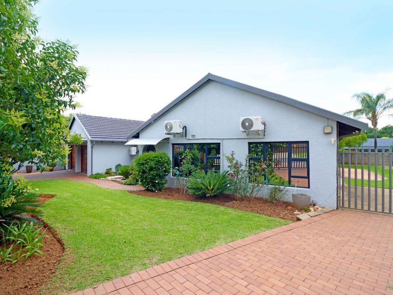 Large Family home for the Entertainer - Photo 6