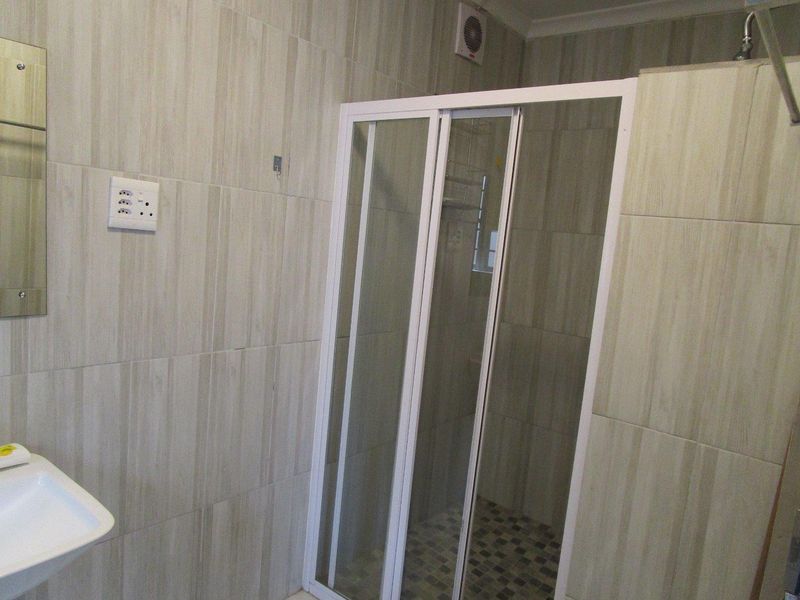 Erica Township, Belhar  - back unit  Perfect for professionals or a small family! - Photo 6