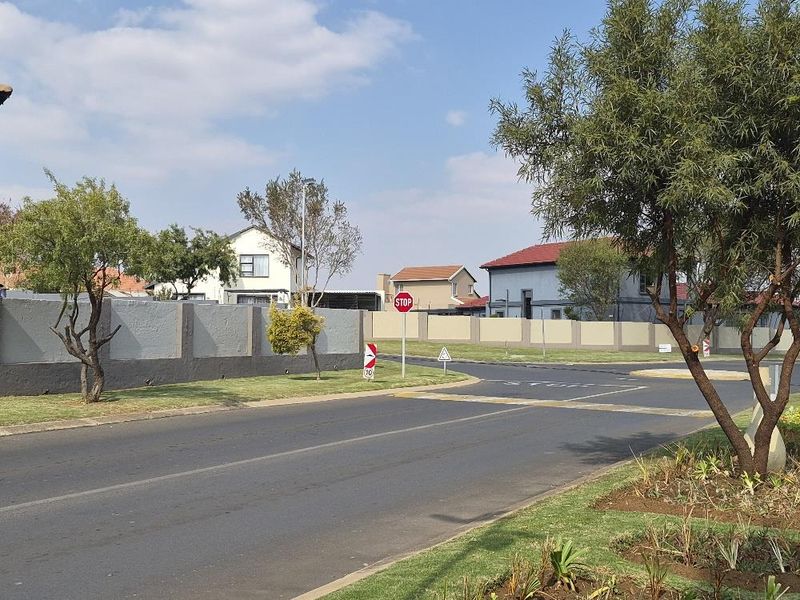Three beds townhouse in secured estate - Photo 4