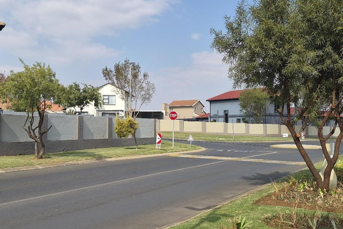 Three beds townhouse in secured estate - Photo 4