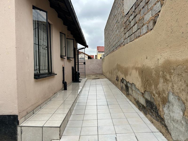 Ebony Park - R 950 000 2 beds , 1 bath - Photo 8