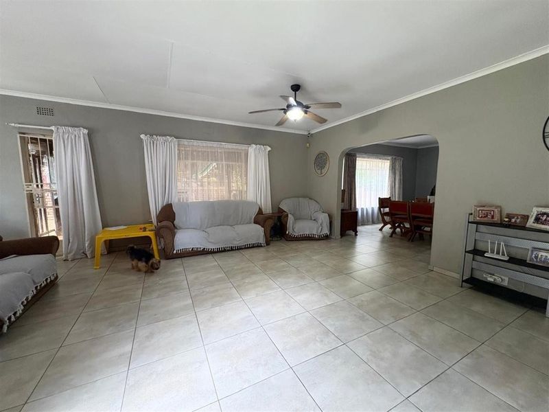 House For Sale in Mulbarton, Johannesburg - Photo 4