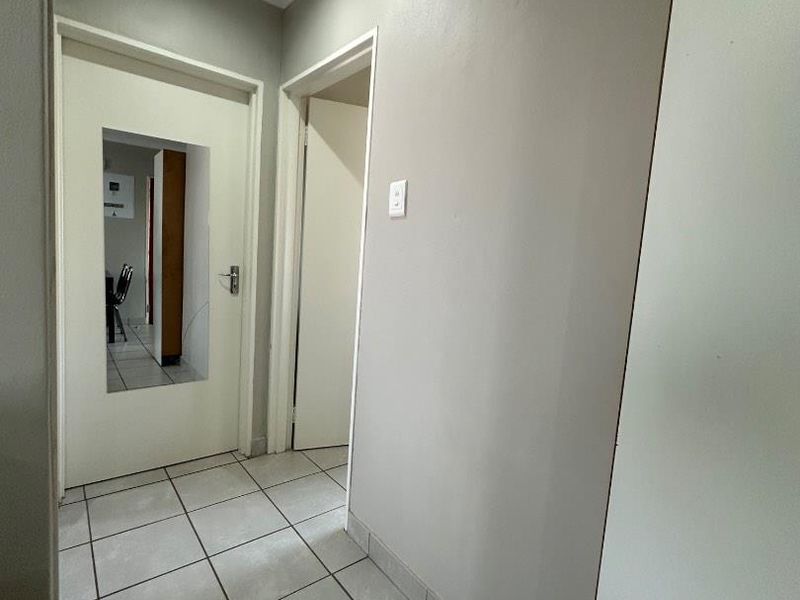 Lovely 2-Bedroom Townhouse For Sale in Chessington Complex in Dawn Park - Photo 10