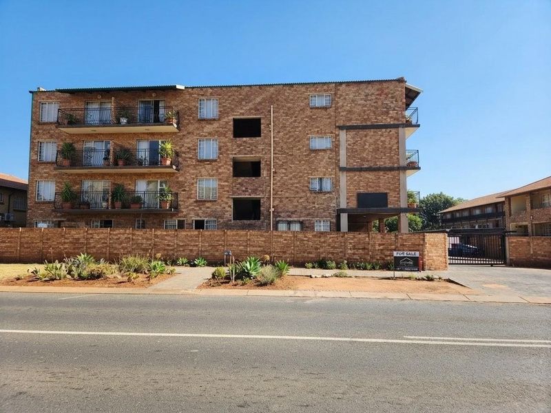 Neat Corner Apartment Offering Comfort Convenience And Great Value - Photo 1
