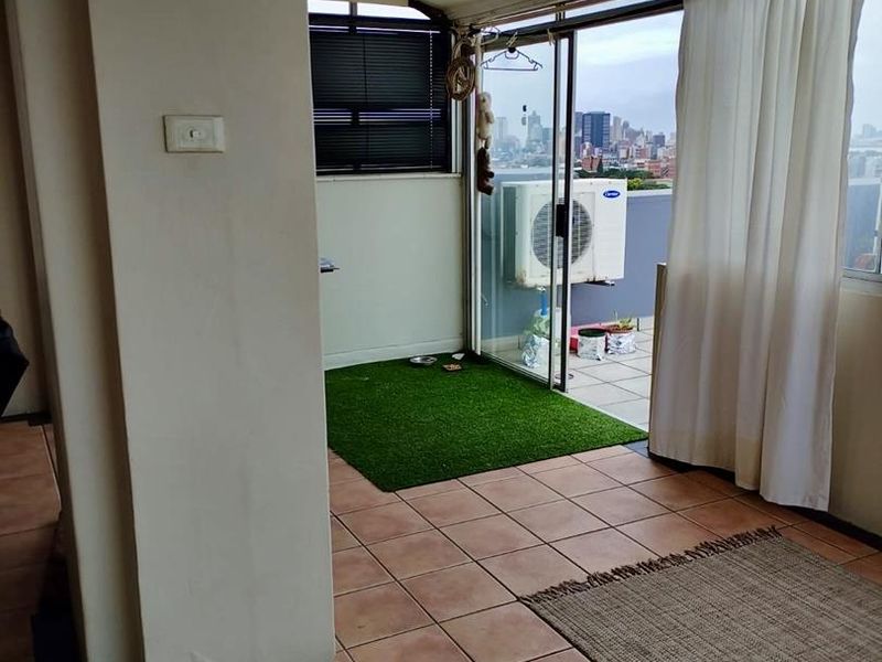 Penthouse with Massive Balcony & Spectacular 270° Views – Glenwood Gem! - Photo 7