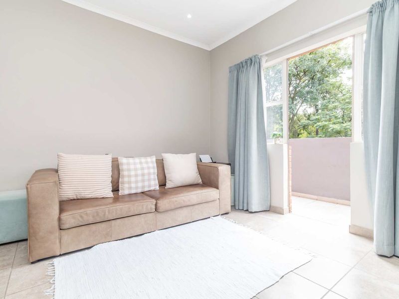 Perfect Starter Home or Investment – 2-Bedroom Apartment in Prime Location - Photo 7