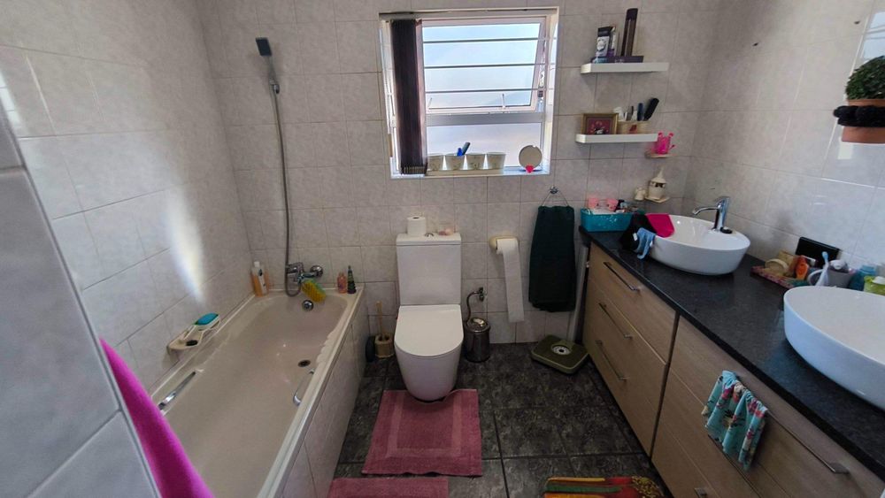 bathroom 2 (MES)
