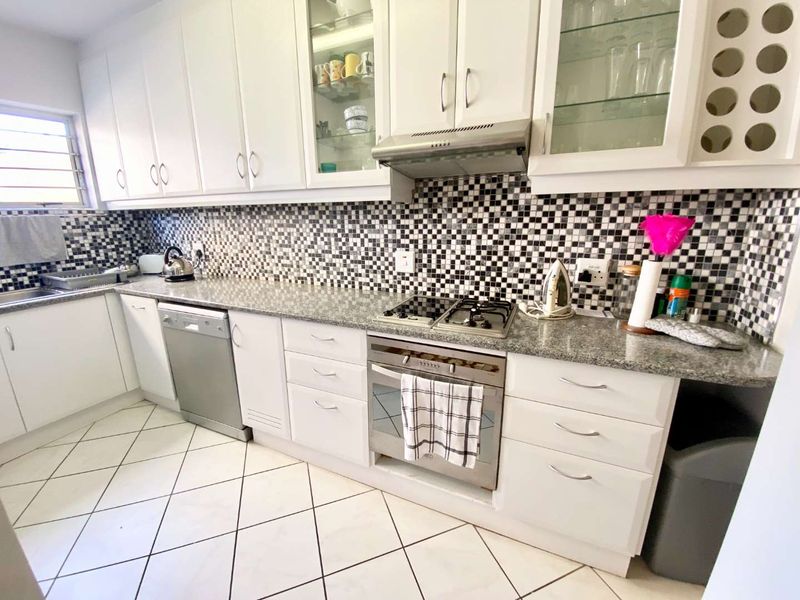 Hendra Estates - Stunning Front Sea-Facing Triplex For Rent On Umhlanga Beachfront - Photo 6