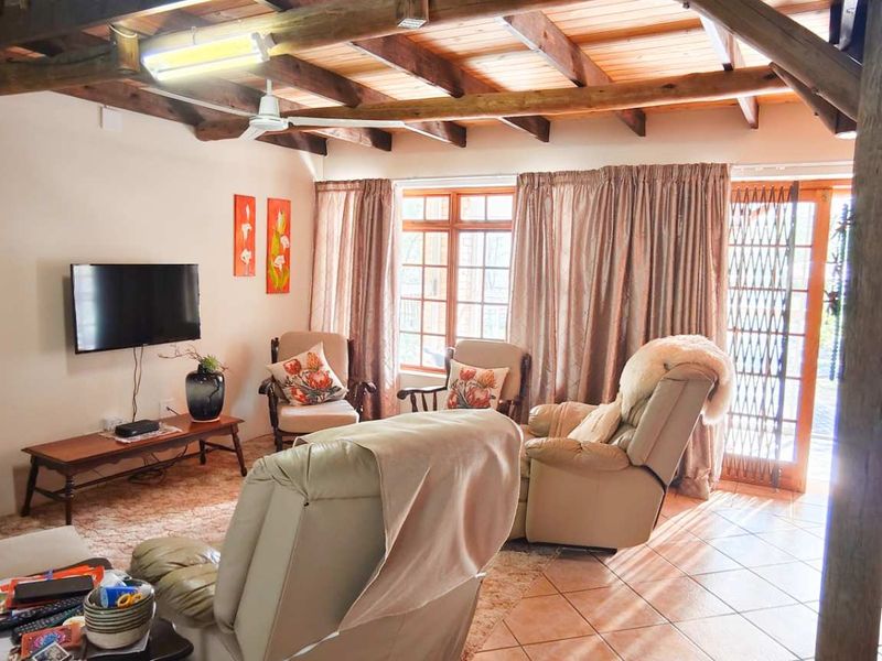 Serene Green Belt Views from This Lovely 3-Bed Home - Photo 7