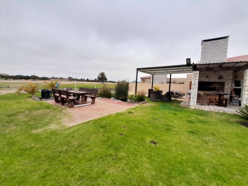 ROSSMUND GOLF ESTATE: Perfect Family Home on the 15th Hole!! - Photo 6