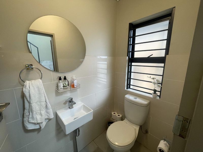 Effortless Living for the Modern Family – 3-Bed Townhouse in Amberfield - Photo 8