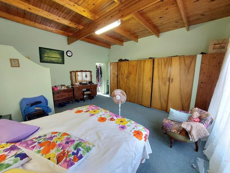 Charming 3 Bedroom Home with Lots of Potential - Photo 9