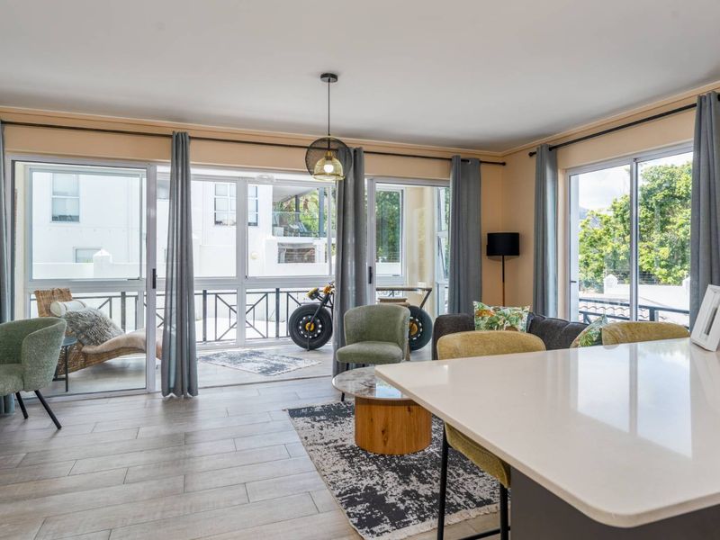 Stylish Renovated Apartment - Photo 2