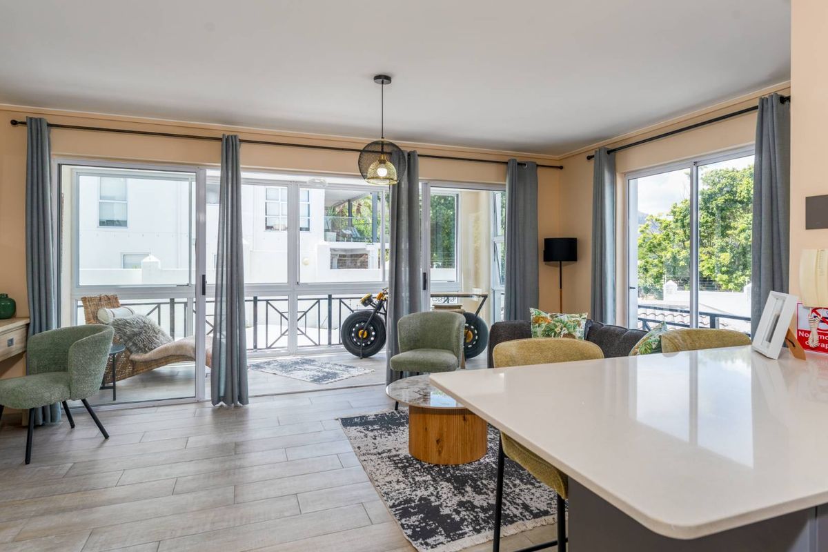 Stylish Renovated Apartment - Photo 2