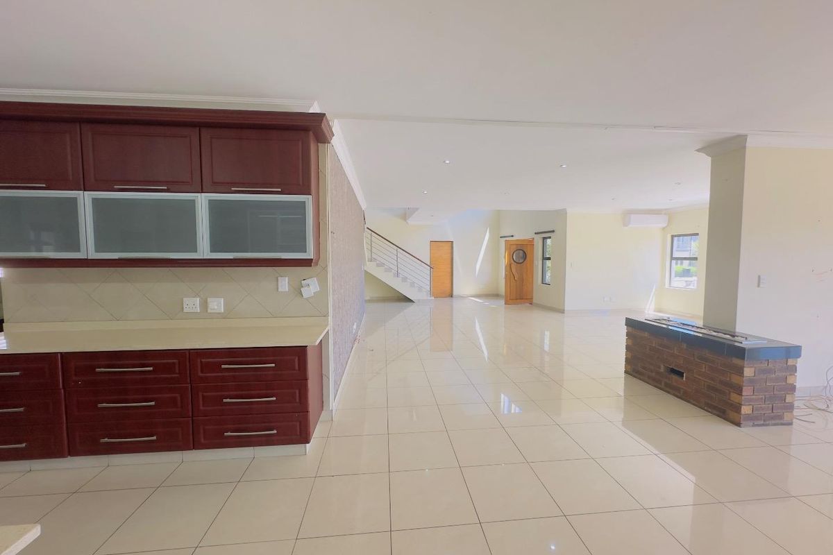 5 Bedroom House for Sale in Blue Valley Golf Estate - Photo 5