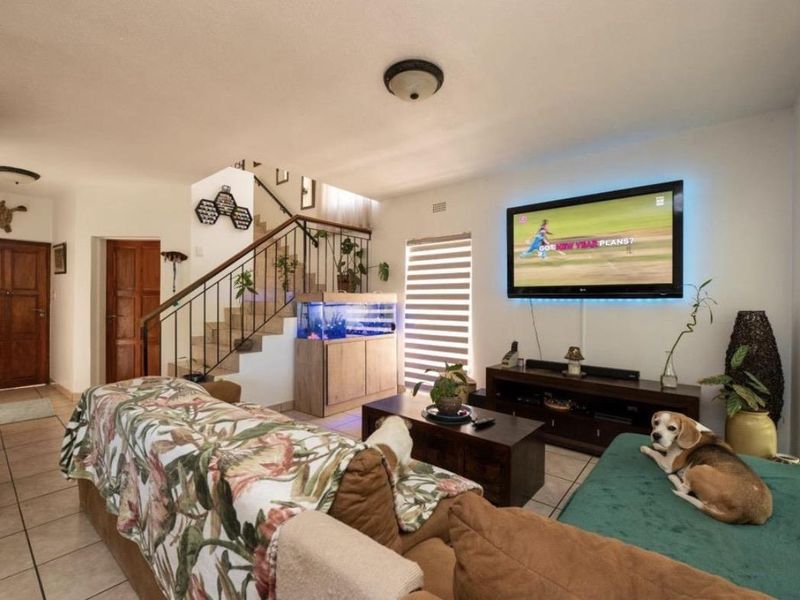 Elevated Family Living in a Secure Glenvista Setting - Photo 1